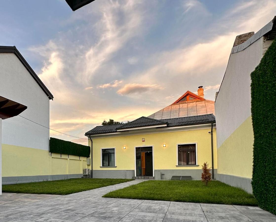 Xox House & Garden * Bucureşti